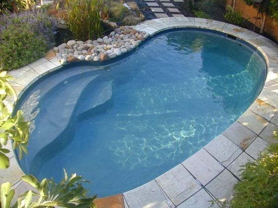 piscinas pequeñas de diseño ovalado