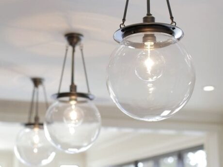 Lámparas para iluminar y decorar los pasillos interiores