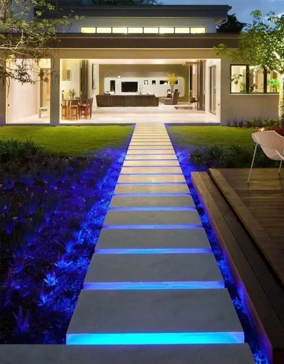Luces LED para iluminar exteriores modernos