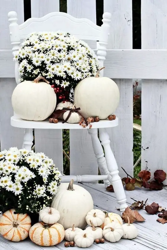 ideas de decoracines de otoño con flores y calabazas