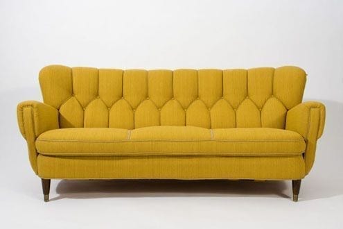sofá amarillo