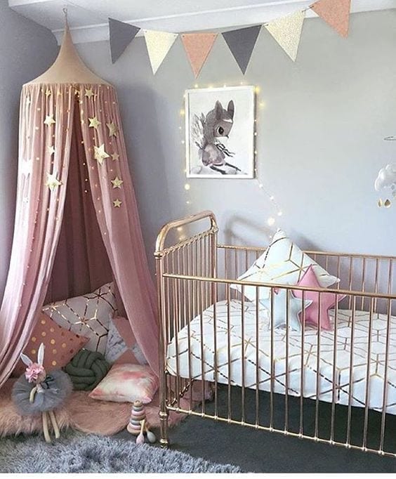Decora la habitación del bebé color dorado