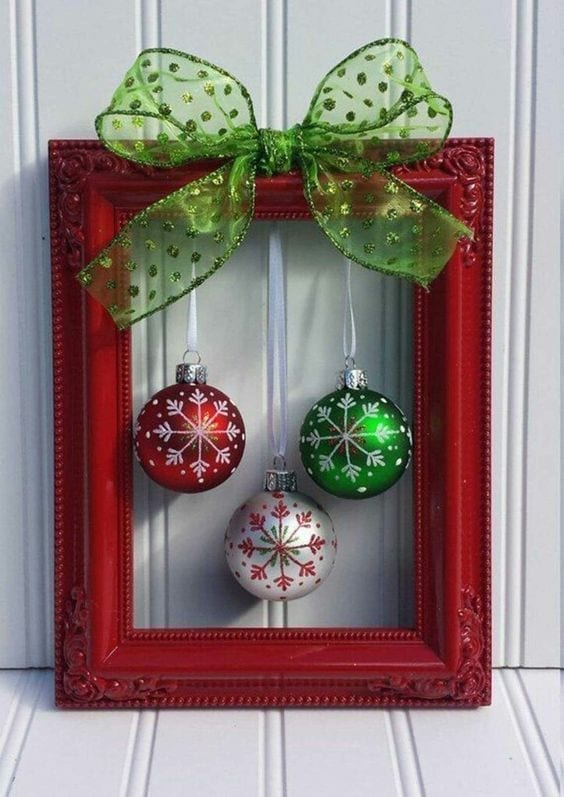 Crea un adorno Navideño para la puerta con un marco de foto