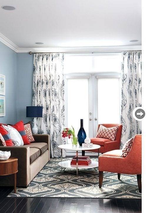 como decorar una sala en tonos corales