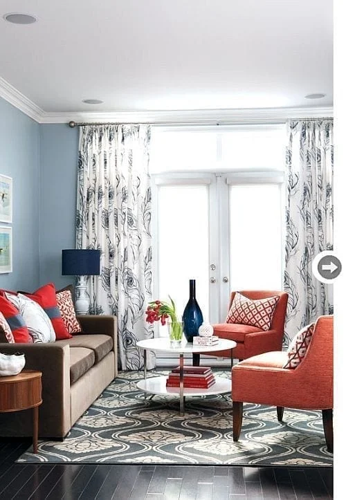 como decorar una sala en tonos corales