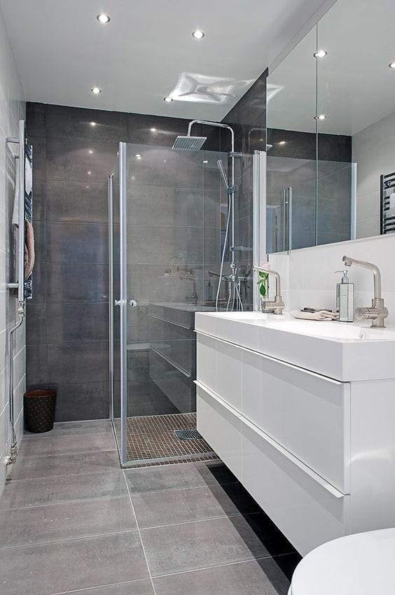 Remodele los baños con puertas de cristal frameless