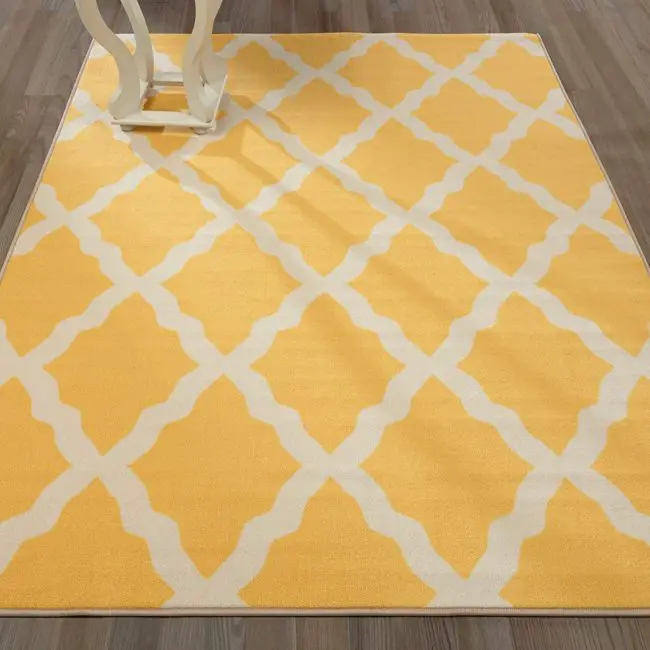 alfombras amarillas para decorar la sala