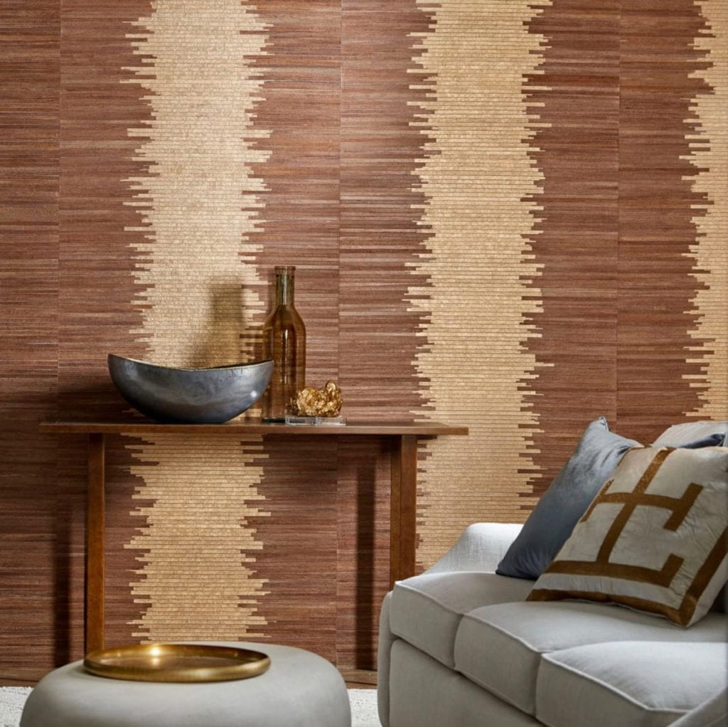 El wallpaper dorado es tendencia en la decoración