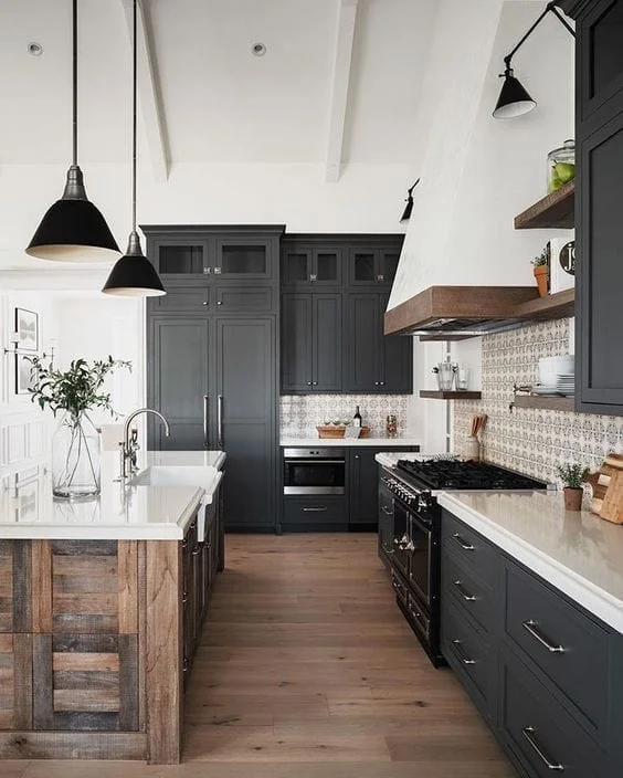 vigas de madera en las cocinas farmhouse