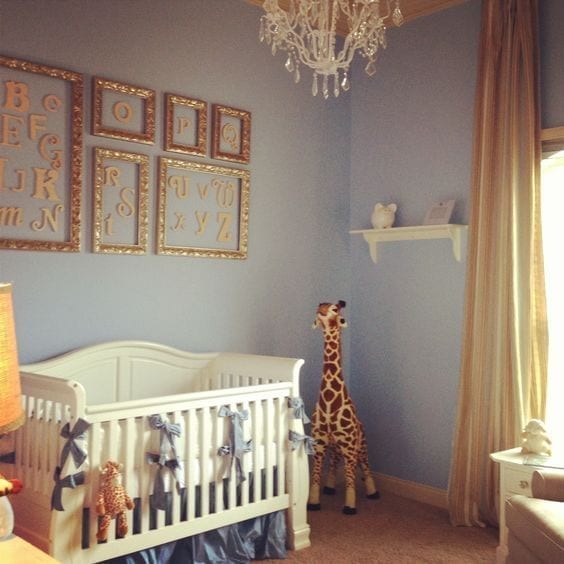  habitación del bebé color dorado