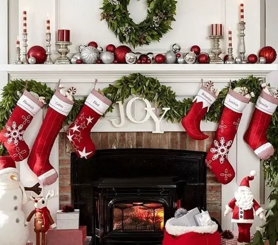 como decorar la chimenea en Navidad