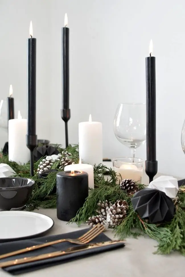 ideas de decoraciones para la mesa de navidad en blanco y negro