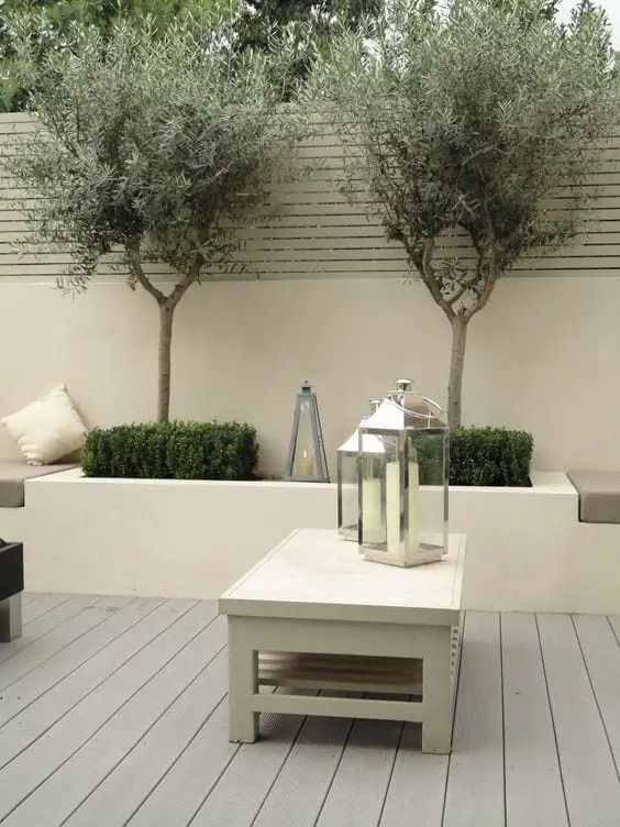 terraza minimalista con accesorios
