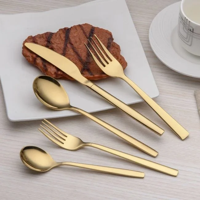 cubiertos dorados modernos