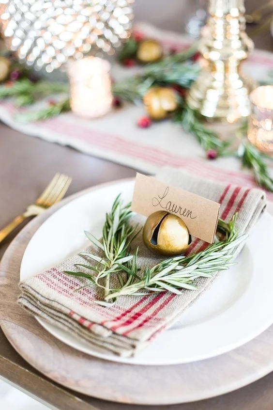 detalles y campanas mesa navidad