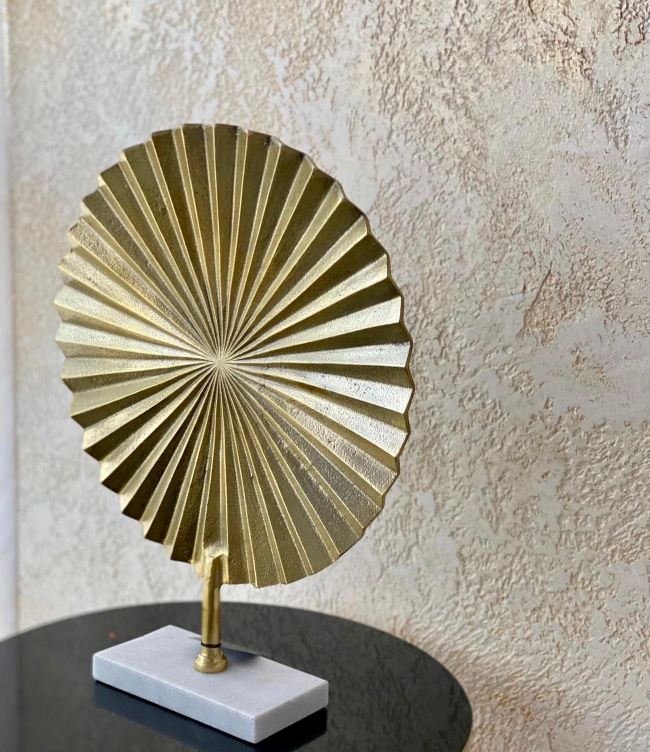 Oro en la decoración de paredes y texturas
