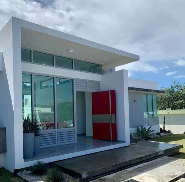 puerta de pivote roja