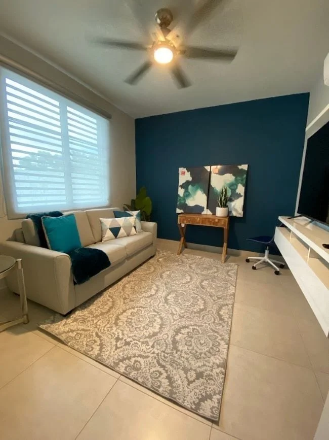 ideas para decorar el family room de azul